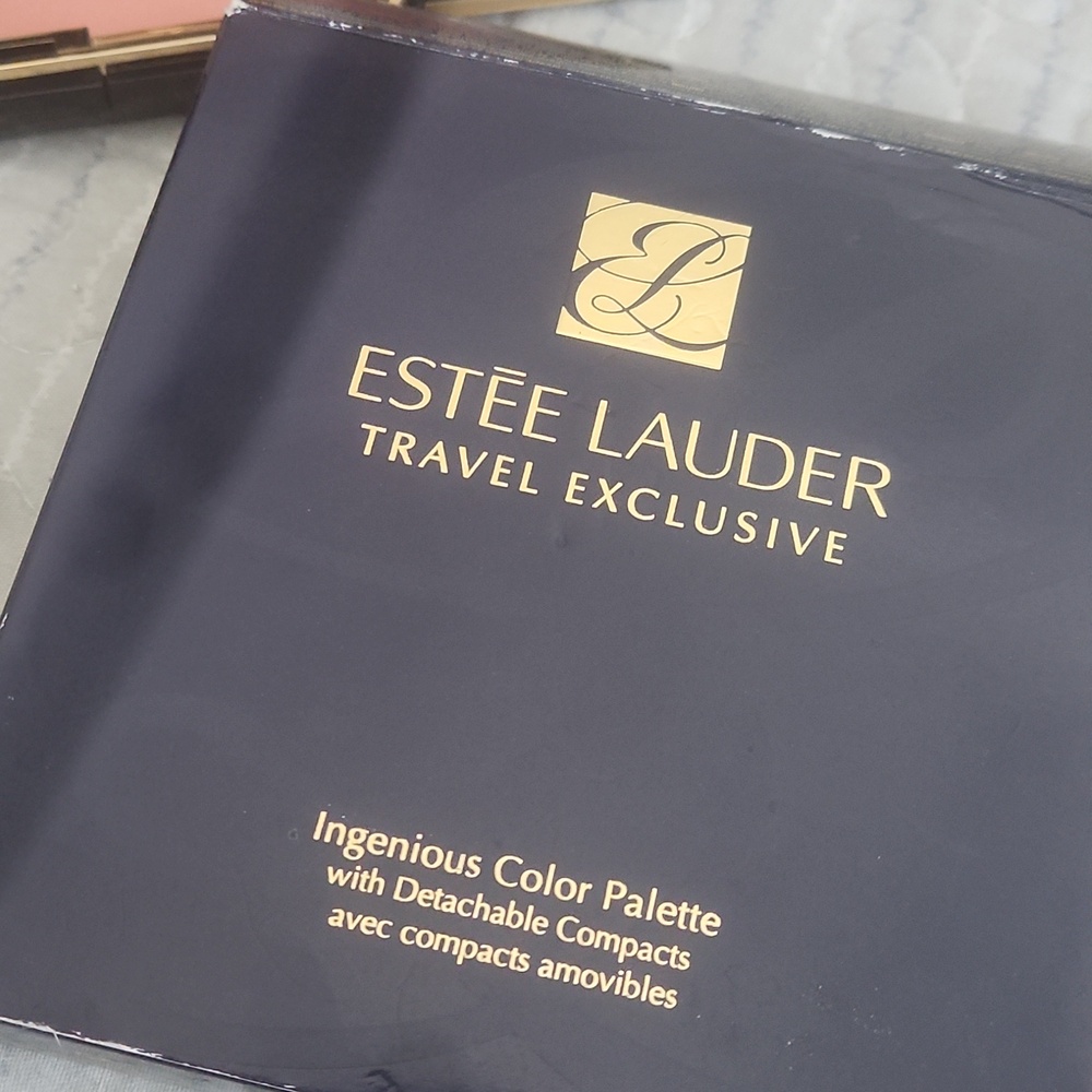 Estee Lauder Travel Exclusive Ingenious Color Palette with Detachable Compacts - Picture 4 of 8
